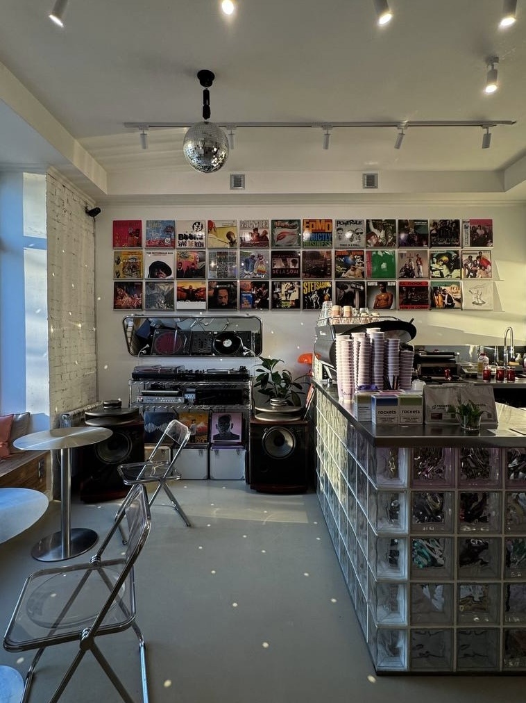 Москва<br/>Sonder cafe<br/>350₽ руб/ч
