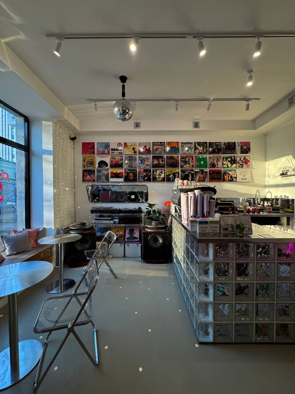 Москва<br/>Sonder cafe<br/>350 руб/ч