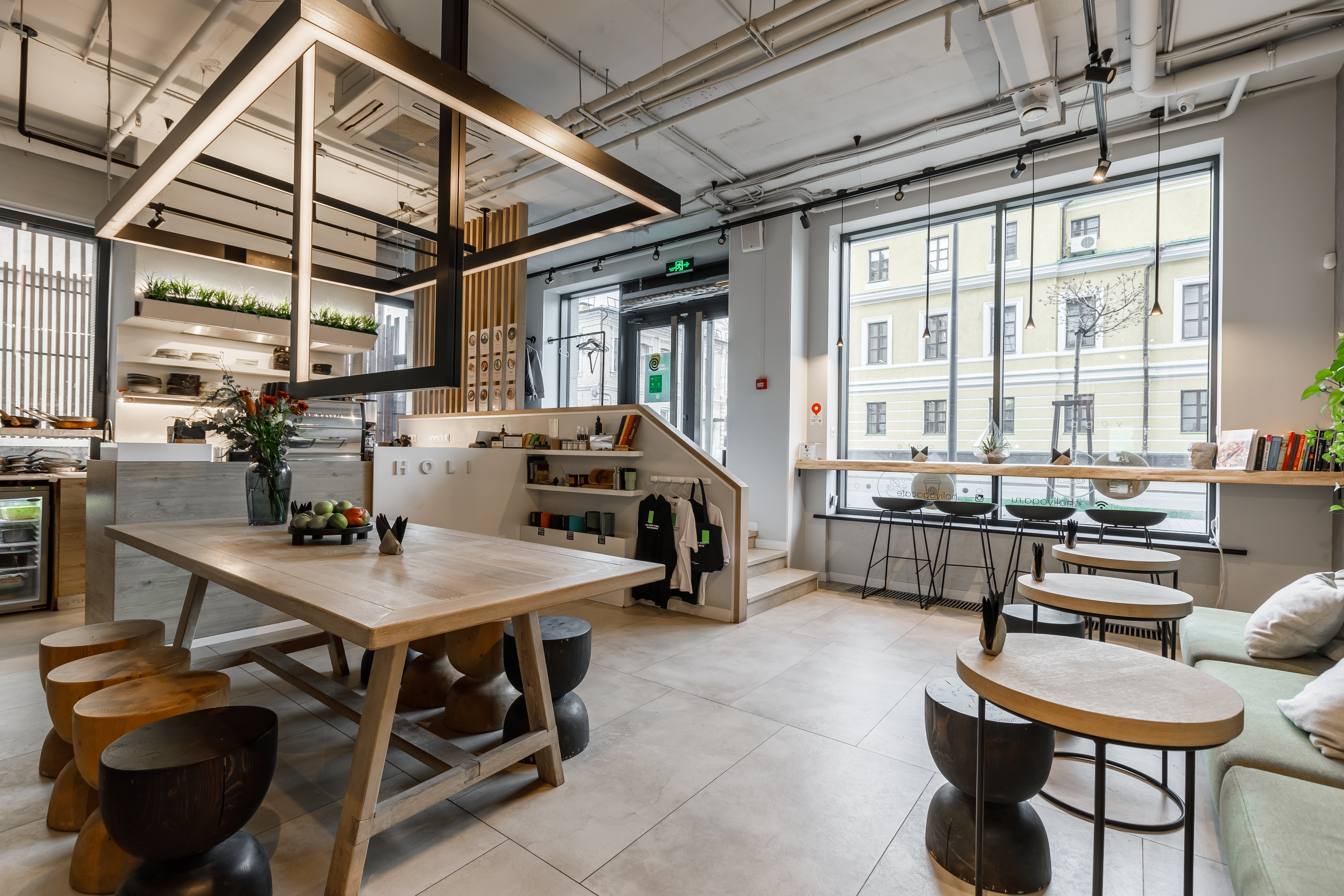 Москва<br/>HOLI yoga & cafe<br/>350 руб/ч